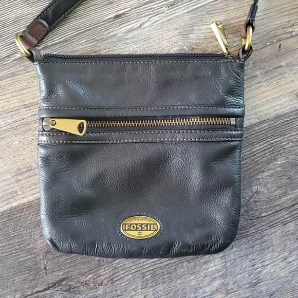 Authentic Fossil black leather crossbody bag purse - Picture 2 of 9